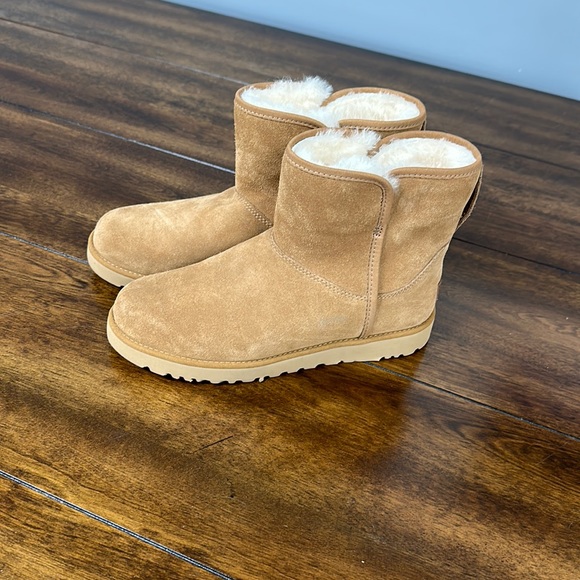 Shoes - UGG boots size 5. Brand New With Tags